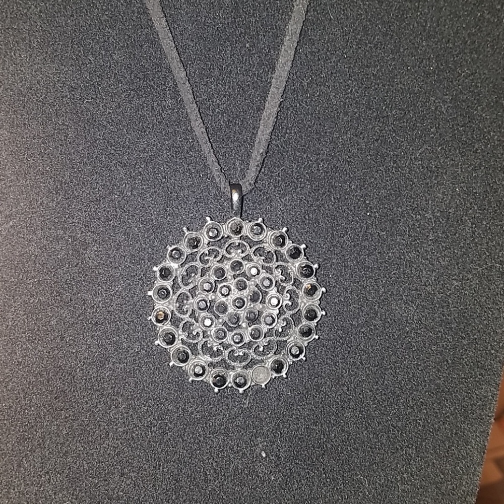 👸📿 Black Medallion Corded Necklace